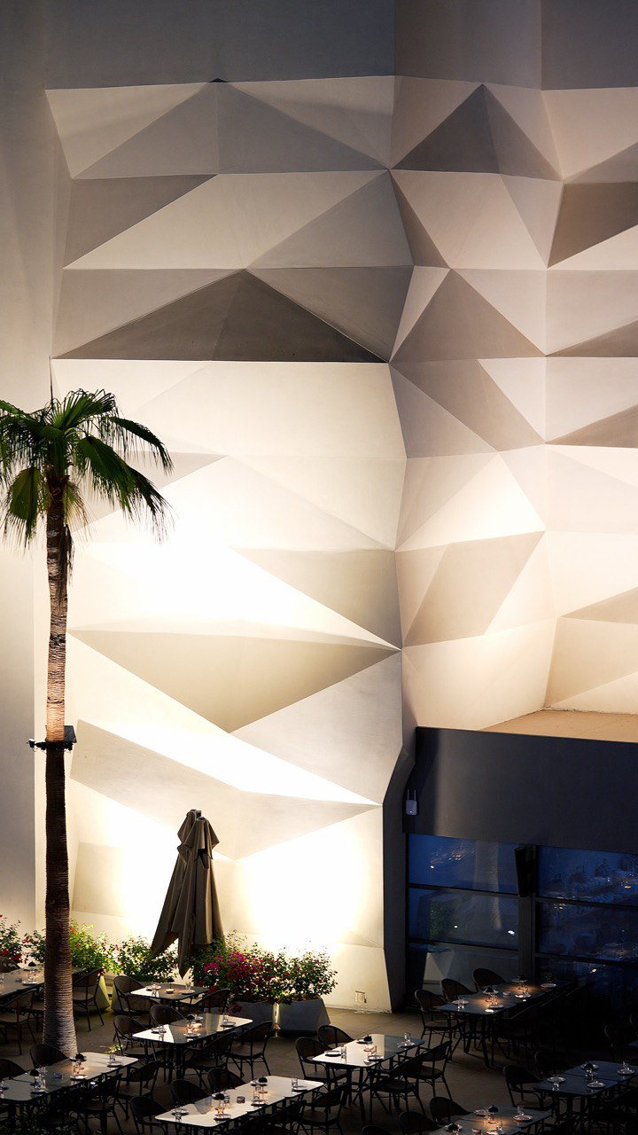 photo 5881836495470005278 y