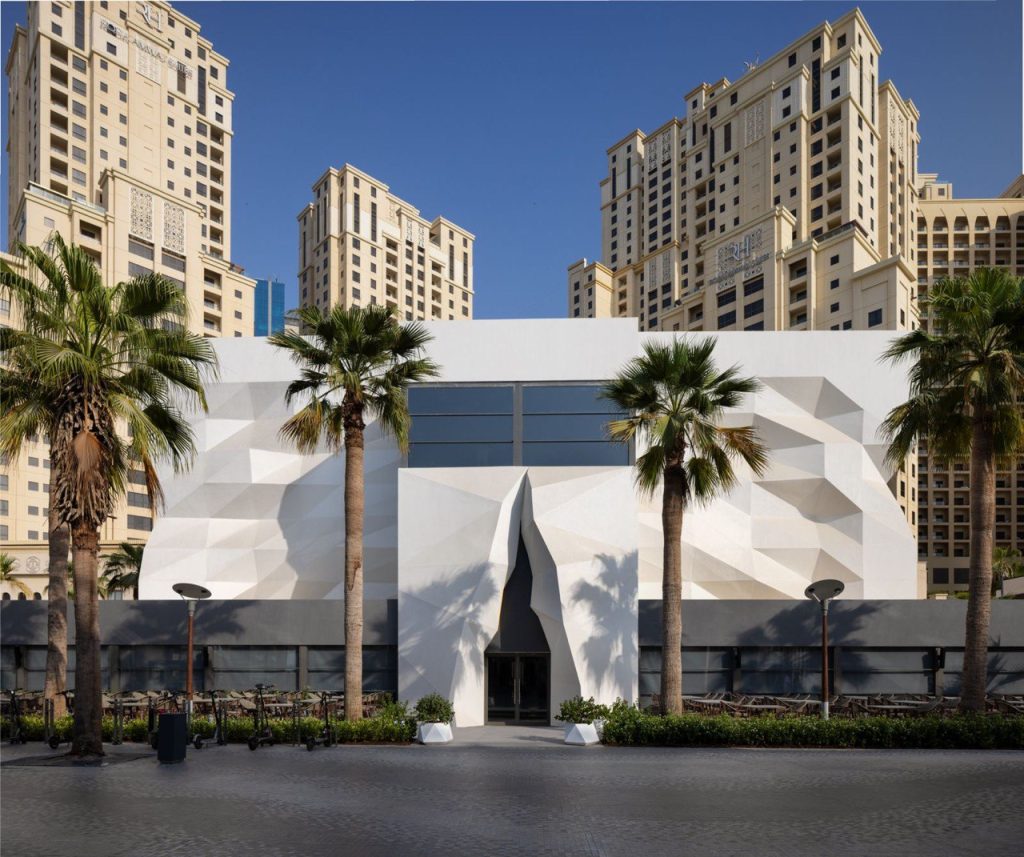 photo 5881836495470005282 y