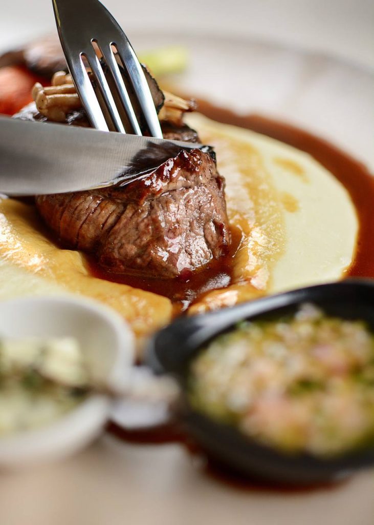 photo 5891238359269575745 y